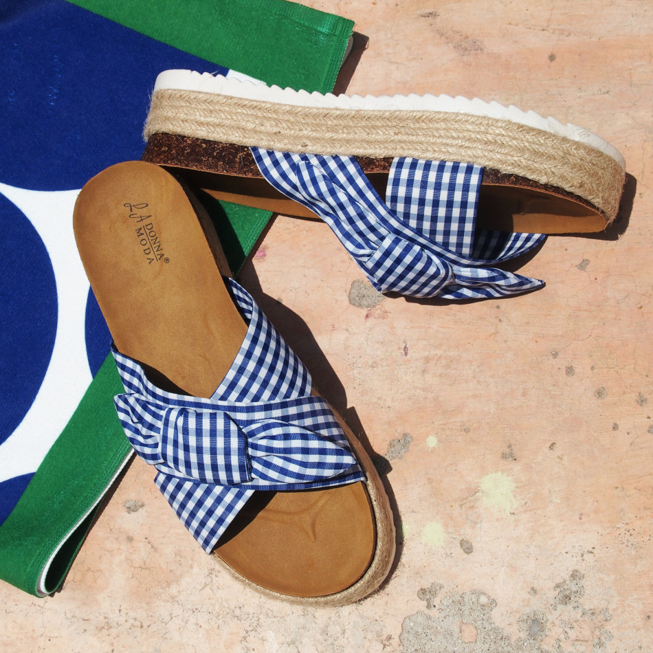Papuci de dama în carouri albastre cu platformă it050619-78