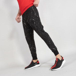 Pantaloni sport de bărbați negri cu spray - FASHIONMIX.RO Pantaloni sport de bărbați negri cu spray