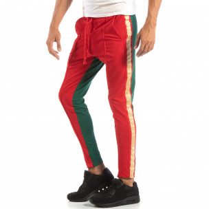 Jogger pentru bărbați în roșu și verde cu benzi și fermoare - FASHIONMIX.RO Jogger pentru bărbați în roșu și verde cu benzi și fermoare