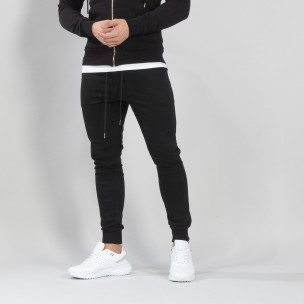 Pantaloni de trening de bărbați Basic negri din bumbac - FASHIONMIX.RO Pantaloni de trening de bărbați Basic negri din bumbac