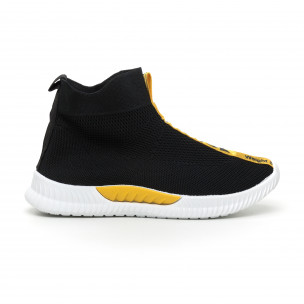 Adidași negri slip-on de bărbați cu inscripții galbene - FASHIONMIX.RO Adidași negri slip-on de bărbați cu inscripții galbene