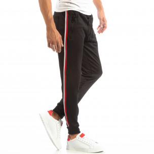 Pantaloni sport negri pentru bărbați cu banda 3 striped - FASHIONMIX.RO Pantaloni sport negri pentru bărbați cu banda 3 striped