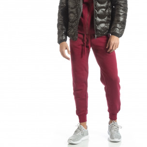 Pantaloni de trening în bordo basic pentru bărbați - FASHIONMIX.RO Pantaloni de trening în bordo basic pentru bărbați
