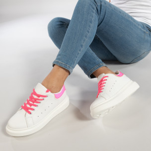 Teniși de dama albi cu călcâi și șireturi neon - FASHIONMIX.RO Teniși de dama albi cu călcâi și șireturi neon