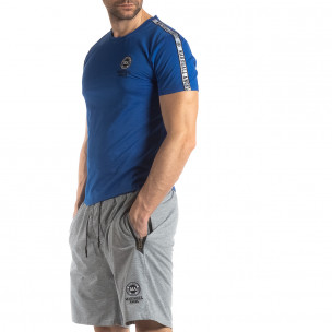 Tricou de bărbați albastru cu logo și bandă - FASHIONMIX.RO Tricou de bărbați albastru cu logo și bandă