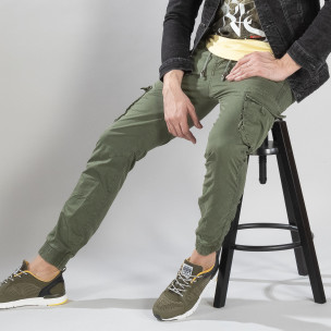 Pantaloni cargo de bărbați verzi cu manșete din tricot - FASHIONMIX.RO Pantaloni cargo de bărbați verzi cu manșete din tricot