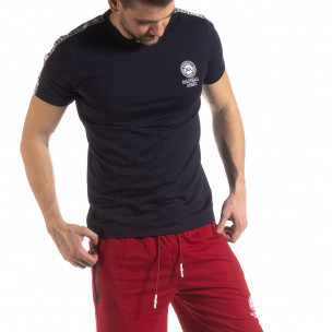 Tricou de bărbați albastru marin cu logo și bandă - FASHIONMIX.RO Tricou de bărbați albastru marin cu logo și bandă