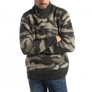 Pulover pentru bărbați în camuflaj maro cu guler mare - FASHIONMIX.RO Pulover pentru bărbați în camuflaj maro cu guler mare