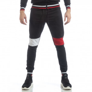 Pantaloni sport de bărbați negri cu accente - FASHIONMIX.RO Pantaloni sport de bărbați negri cu accente