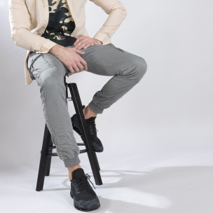 Pantaloni cargo de bărbați gri cu manșete din tricot - FASHIONMIX.RO Pantaloni cargo de bărbați gri cu manșete din tricot