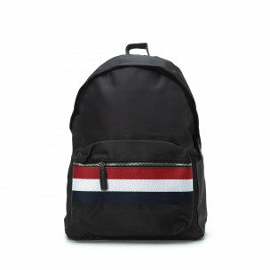 Rucsac negru cu banda în trei culori pe buzunar - FASHIONMIX.RO Rucsac negru cu banda în trei culori pe buzunar
