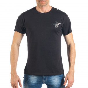 Tricou de bărbați negru cu aplicație și ținte - FASHIONMIX.RO Tricou de bărbați negru cu aplicație și ținte