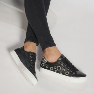Teniși negri de dama din piele ecologica cu gauri decorative - FASHIONMIX.RO Teniși negri de dama din piele ecologica cu gauri decorative