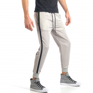 Pantaloni sport bărbați Bread & Buttons gri - FASHIONMIX.RO Pantaloni sport bărbați Bread & Buttons gri