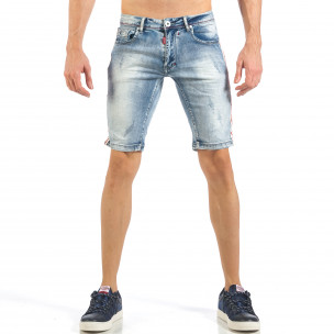 Blugi scurți de bărbați cu benzi în 3 culori în albastru deschis - FASHIONMIX.RO Blugi scurți de bărbați cu benzi în 3 culori în albastru deschis