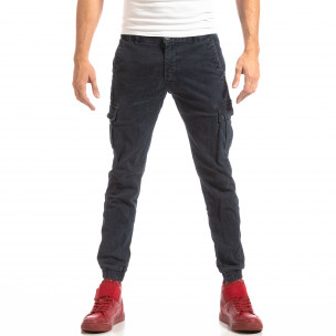 Pantaloni cargo pentru bărbați albaștri cu elastic la glezna - FASHIONMIX.RO Pantaloni cargo pentru bărbați albaștri cu elastic la glezna