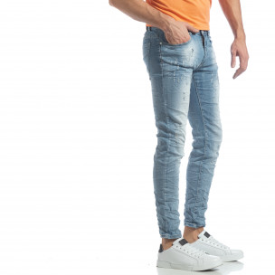 Blugi Slim fit în albastru deschis pentru bărbați - FASHIONMIX.RO Blugi Slim fit în albastru deschis pentru bărbați