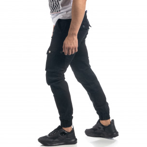 Pantaloni de bărbați negri cu buzunare cargo - FASHIONMIX.RO Pantaloni de bărbați negri cu buzunare cargo