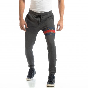 Jogger pentru bărbați gri din bumbac - FASHIONMIX.RO Jogger pentru bărbați gri din bumbac