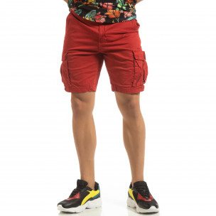 Pantaloni cargo scurți de bărbați în roșu cu detaliu - FASHIONMIX.RO Pantaloni cargo scurți de bărbați în roșu cu detaliu