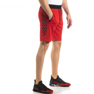 Pantaloni sport scurți roșii cu benzi de bărbați - FASHIONMIX.RO Pantaloni sport scurți roșii cu benzi de bărbați