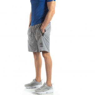 Pantaloni sport scurți gri pentru bărbați - FASHIONMIX.RO Pantaloni sport scurți gri pentru bărbați