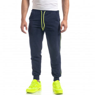 Jogger de bărbați bleumarin din bumbac cu benzi neon - FASHIONMIX.RO Jogger de bărbați bleumarin din bumbac cu benzi neon