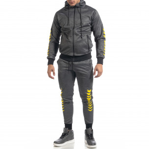 Set sportiv de bărbați gri cu accente galbene - FASHIONMIX.RO Set sportiv de bărbați gri cu accente galbene