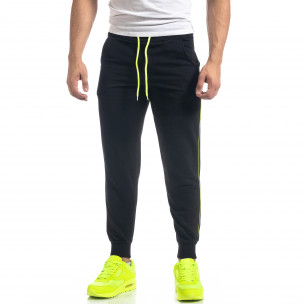 Jogger de bărbați negru din bumbac cu benzi neon - FASHIONMIX.RO Jogger de bărbați negru din bumbac cu benzi neon