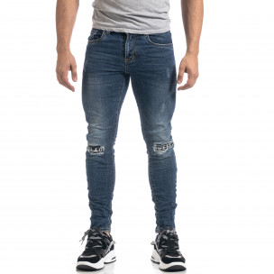 Blugi de bărbați albaștri cu patch-uri Black-White Slim fit - FASHIONMIX.RO Blugi de bărbați albaștri cu patch-uri Black-White Slim fit