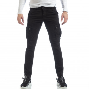 Pantaloni de bărbați negri cu buzunare cargo - FASHIONMIX.RO Pantaloni de bărbați negri cu buzunare cargo