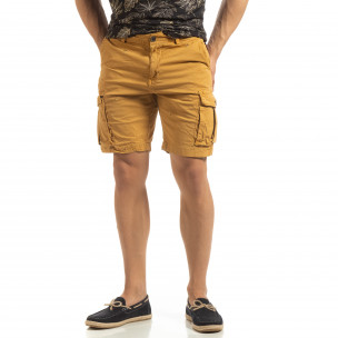 Pantaloni cargo scurți de bărbați în camel cu detaliu - FASHIONMIX.RO Pantaloni cargo scurți de bărbați în camel cu detaliu