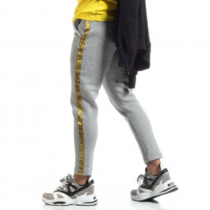 Pantaloni de trening drepți gri pentru bărbați - FASHIONMIX.RO Pantaloni de trening drepți gri pentru bărbați