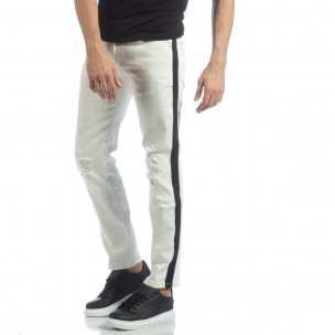 Blugi de bărbați albi cu benzi - FASHIONMIX.RO Blugi de bărbați albi cu benzi