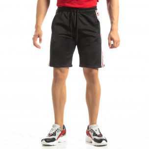 Pantaloni sport scurți negri de bărbați cu benzi și stele - FASHIONMIX.RO Pantaloni sport scurți negri de bărbați cu benzi și stele