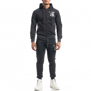 Set sportiv de bărbați gri flaușat New York - FASHIONMIX.RO Set sportiv de bărbați gri flaușat New York