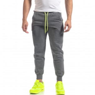 Jogger de bărbați gri din bumbac cu benzi neon - FASHIONMIX.RO Jogger de bărbați gri din bumbac cu benzi neon