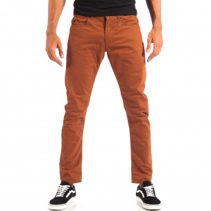 Pantaloni subțiri în camel pentru bărbați CROPP - FASHIONMIX.RO Pantaloni subțiri în camel pentru bărbați CROPP