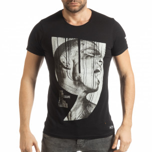 Tricou negru de bărbați cu imprimeu și inscripții - FASHIONMIX.RO Tricou negru de bărbați cu imprimeu și inscripții